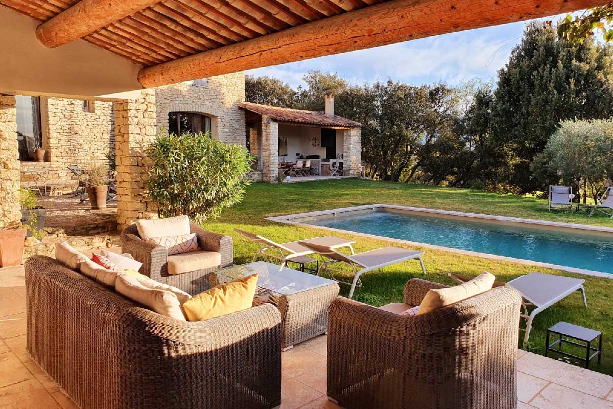 Terrasse et Piscine de la Chambre d'hôtes Les Terrasses à Gordes
