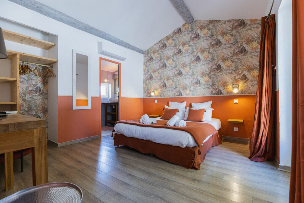 Zimmer Petit Luberon bei Manon en Luberon, naturnahe und elegante Einrichtung