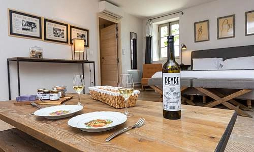 Convivialité, espace et luminosité  dans le gite Syrah