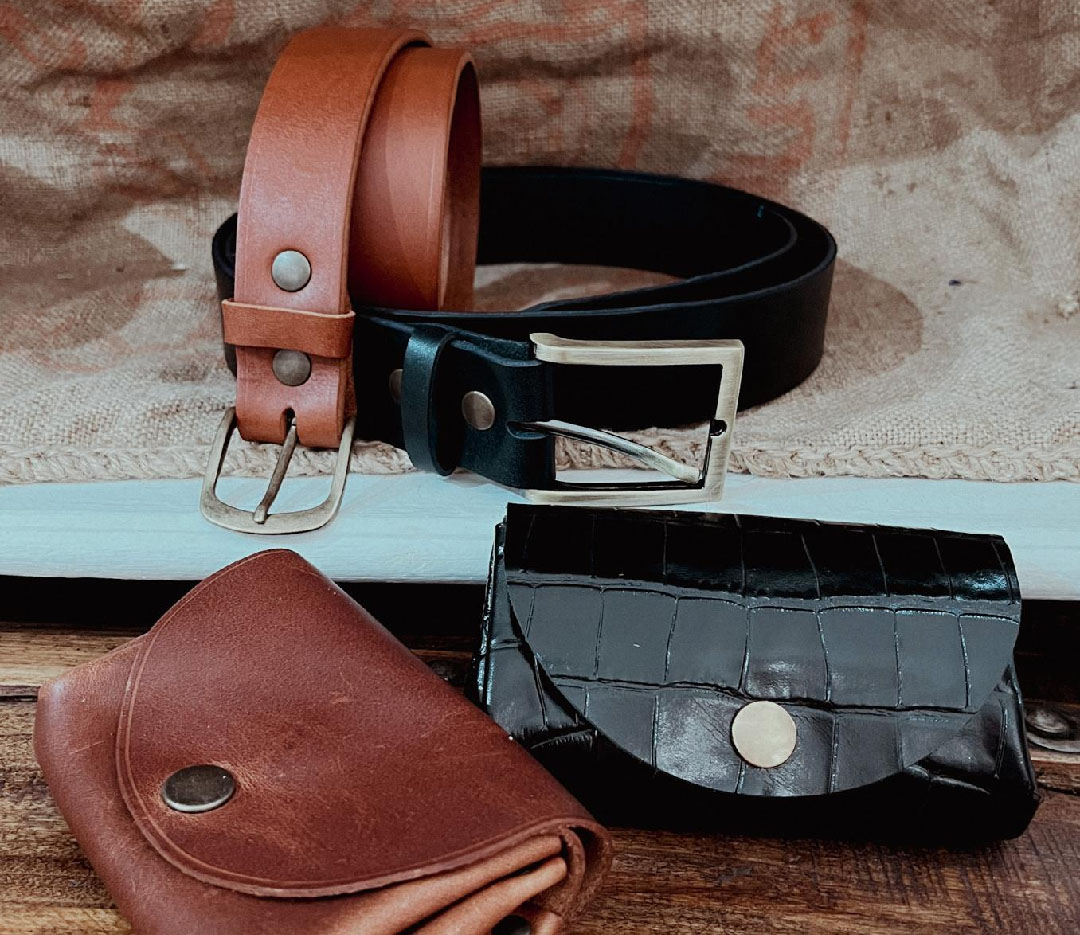 Handgefertigte Lederaccessoires von Maison Rottier: handwerkliche Gürtel und Geldbörsen
