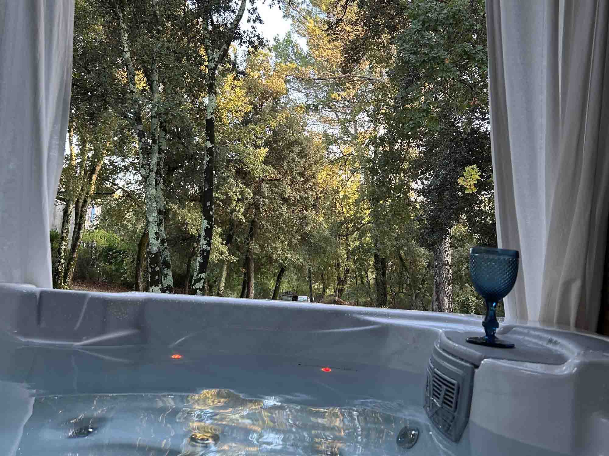 Spa im Cocoon Cosy mit Blick auf die Natur