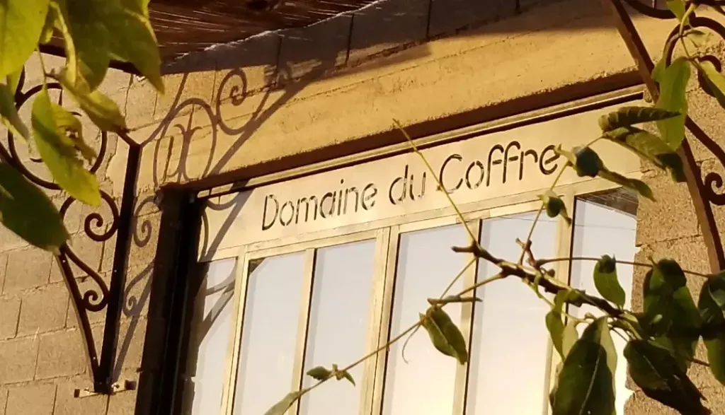 Eingang des Domaine du Coffre in Pertuis