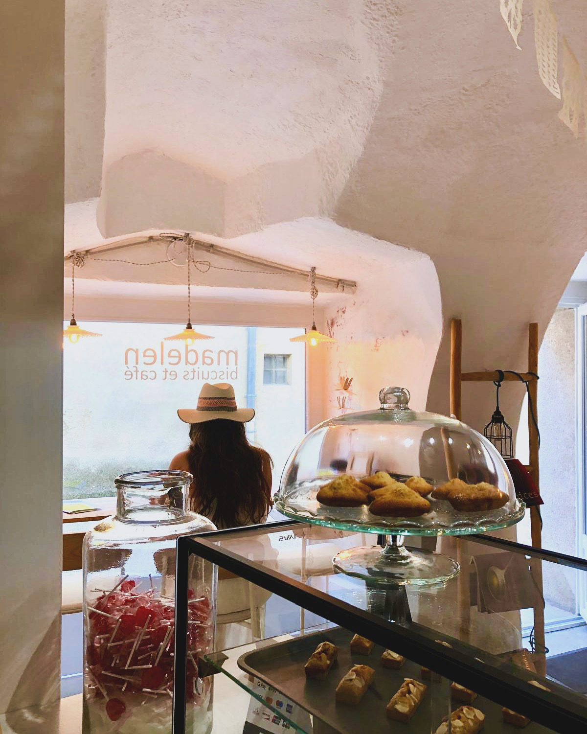 Madelen Bio-Keksbäckerei in Mérindol, gesunde Köstlichkeiten und gemütlicher Treffpunkt