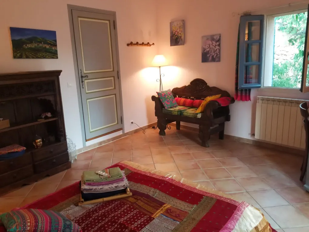 Chambre Rose at Domaine du Coffre with warm decor, double bed and sitting area