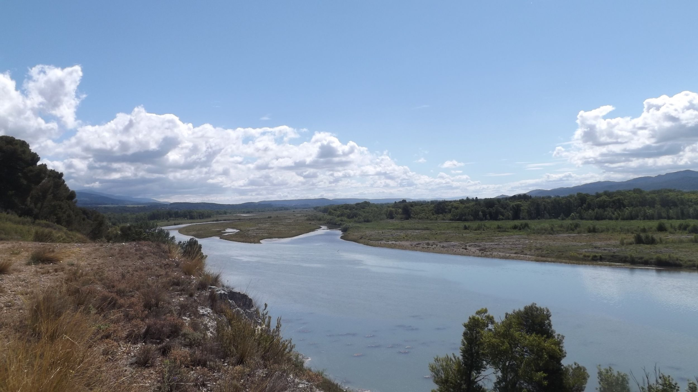 Panoramablick auf die Durance vom Aussichtspunkt La Garrigue in Mérindol