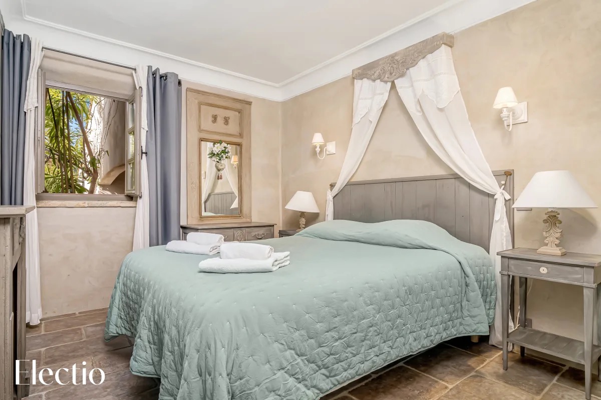 Elegantes Doppelzimmer im provenzalischen Stil mit 160x200 cm Bett