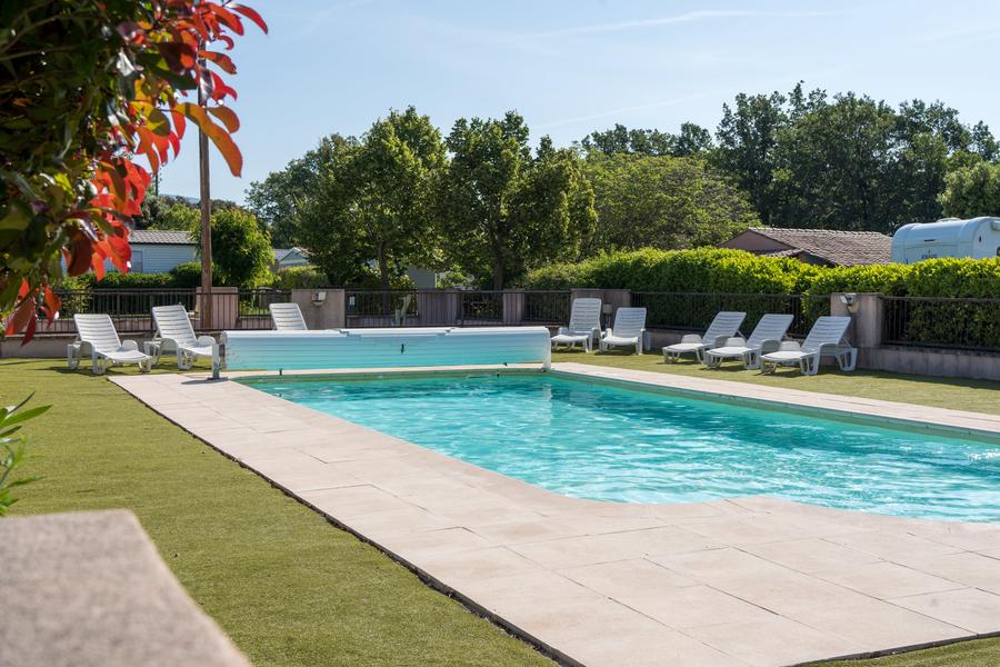 Pool des Lubea Camping in Apt im Luberon