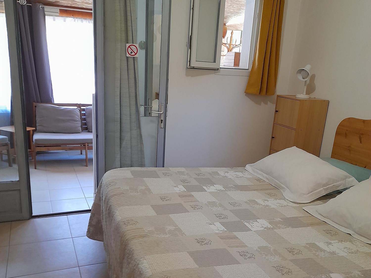 Zimmer Luberon mit schattiger Terrasse bei Chez Cécile in Lagnes