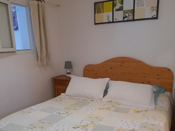 Zimmer Provence mit Terrasse und Gartenmöbeln bei Chez Cécile in Lagnes