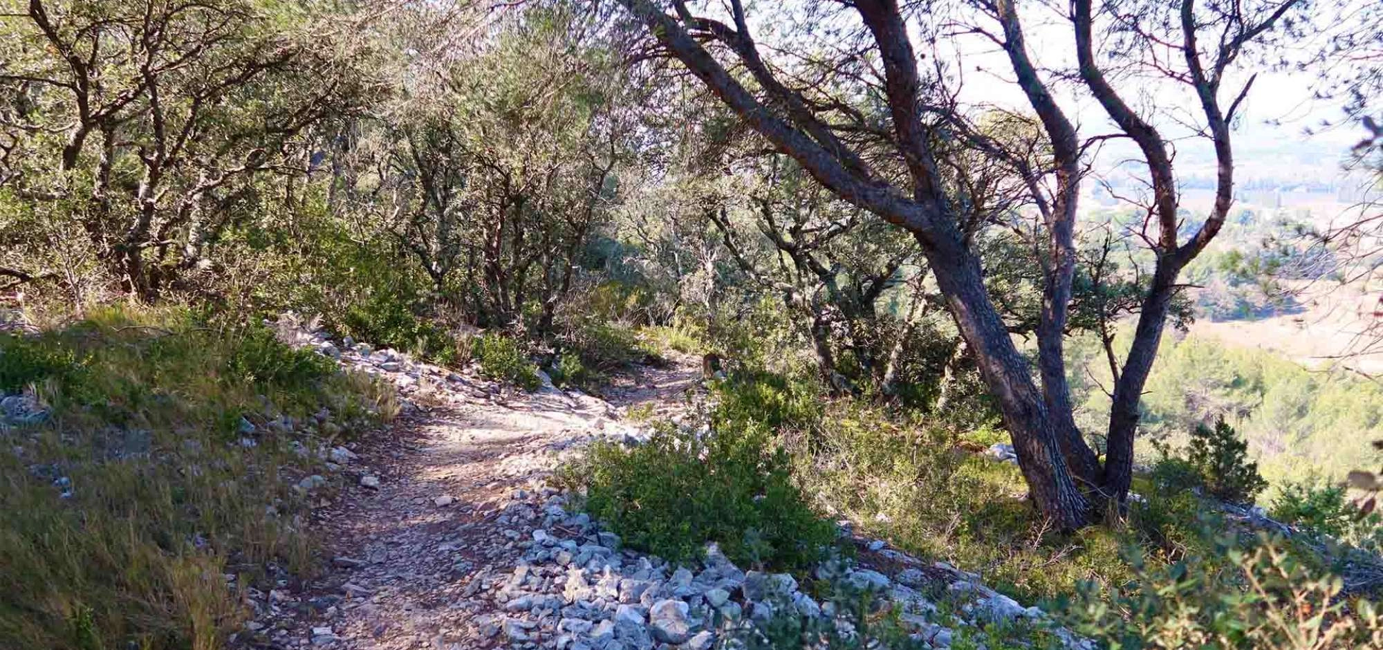 LAGNES - Entdeckungspfad in den Monts de Vaucluse