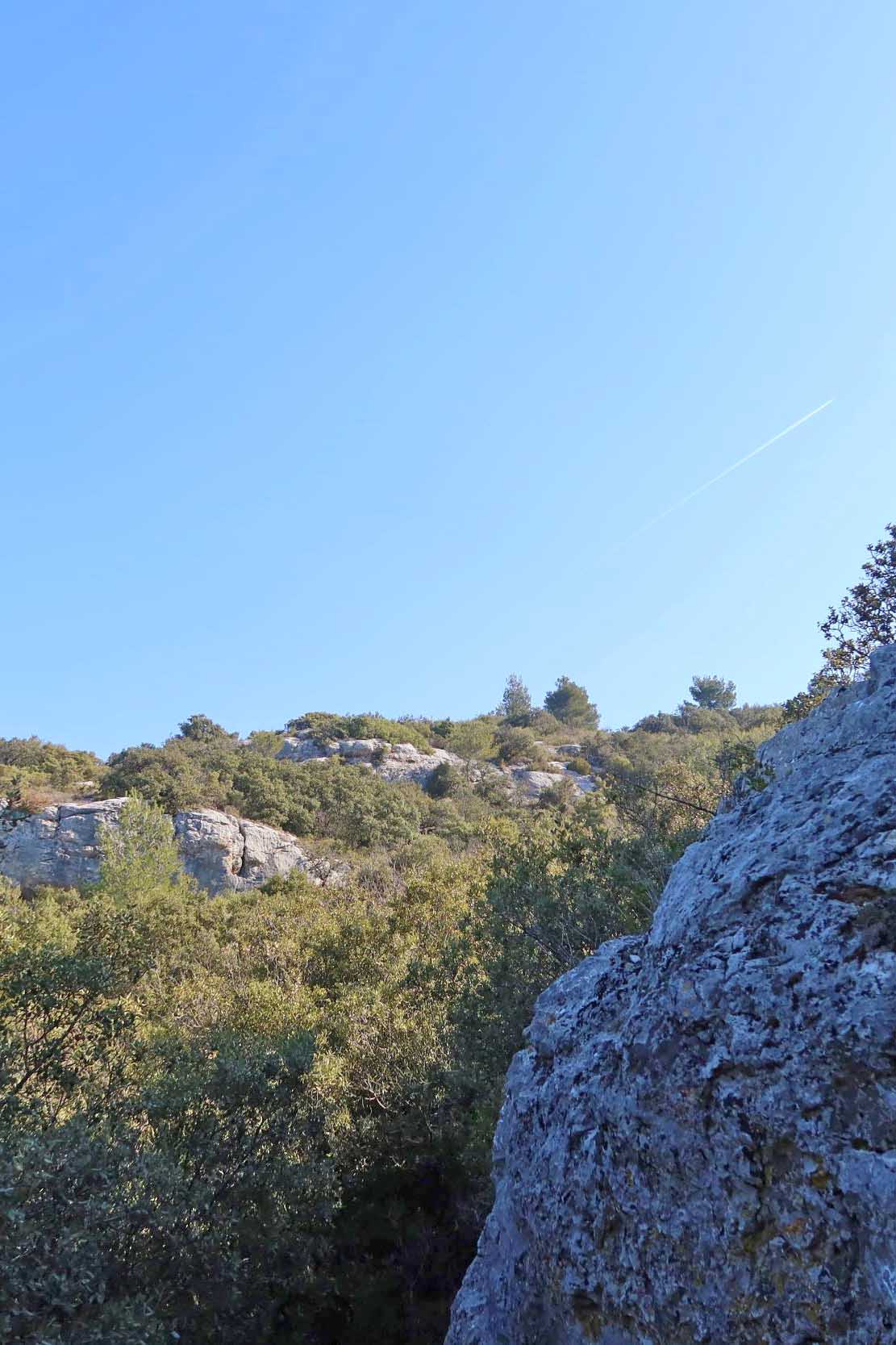 Blick auf die Pieï-Felsen vom Entdeckungspfad in Lagnes