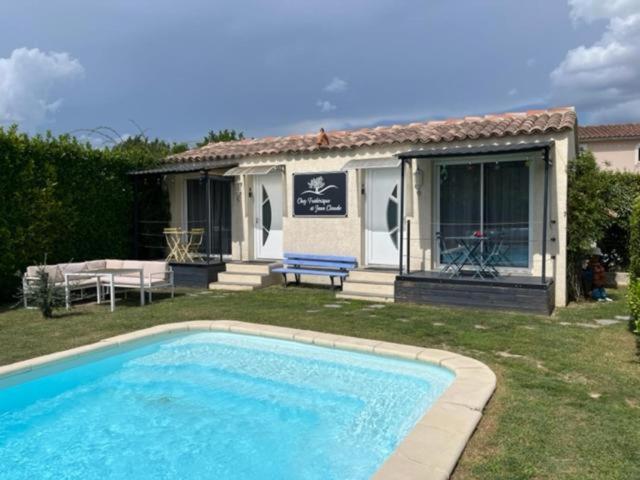 Studios des Studio L’Olivier bei Frédérique und Jean-Claude in Les Taillades, mit Garten und Pool.
