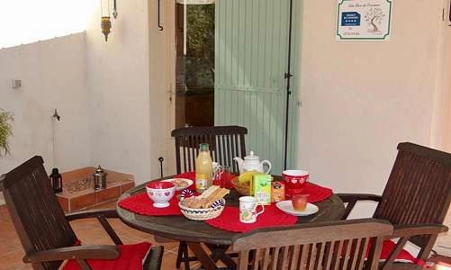 coin repas sur la terrasse
