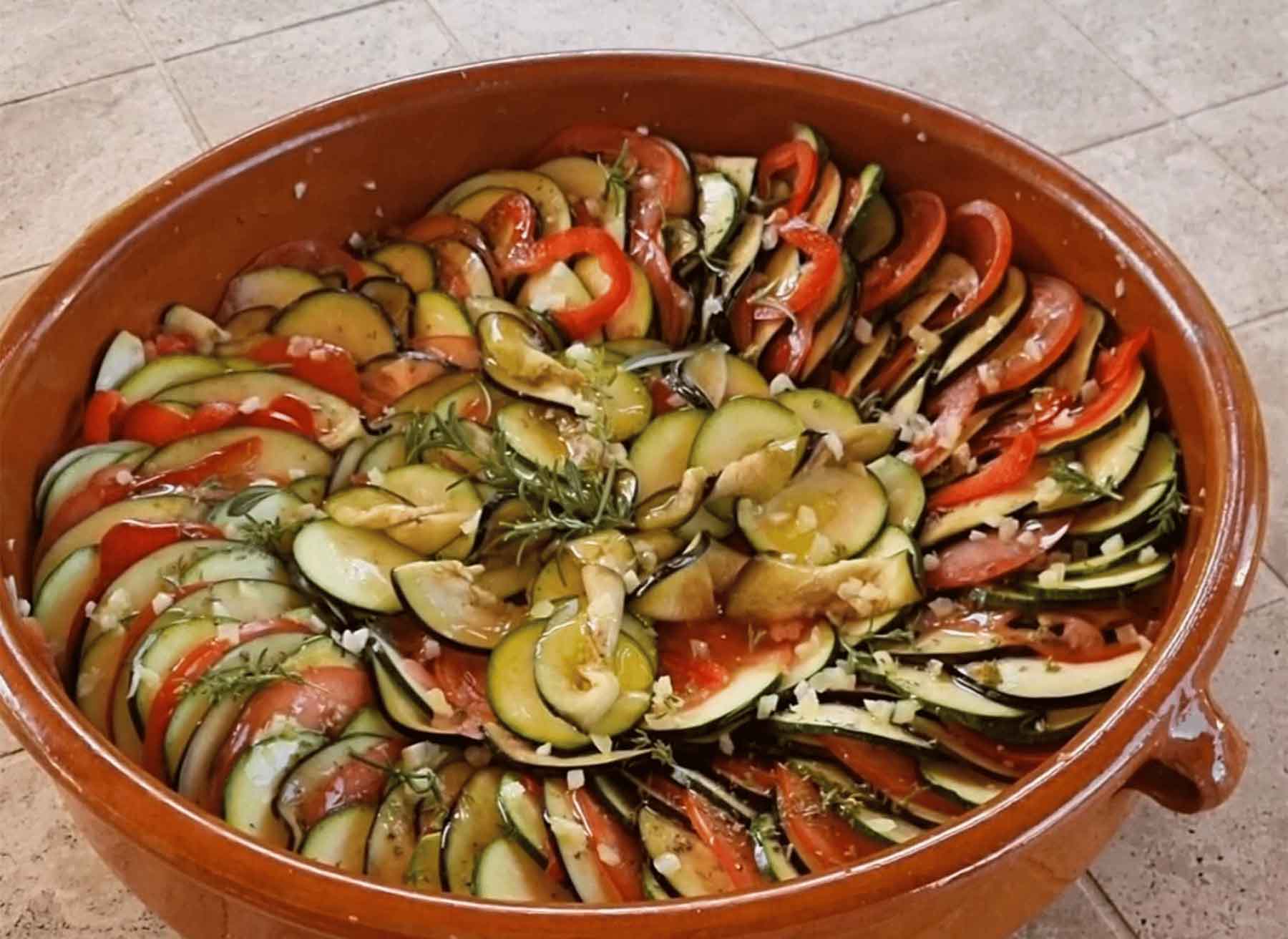 Großer provenzalischer Gemüsetian mit Zucchini, Tomaten und Auberginen, zubereitet von Les Petits Plats de Viviane