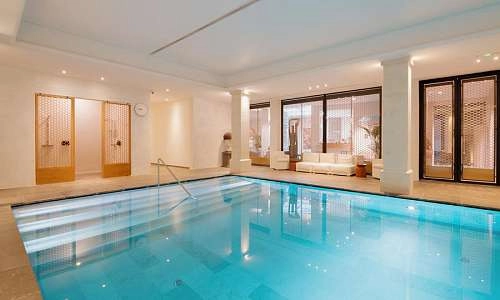 Piscine intérieure