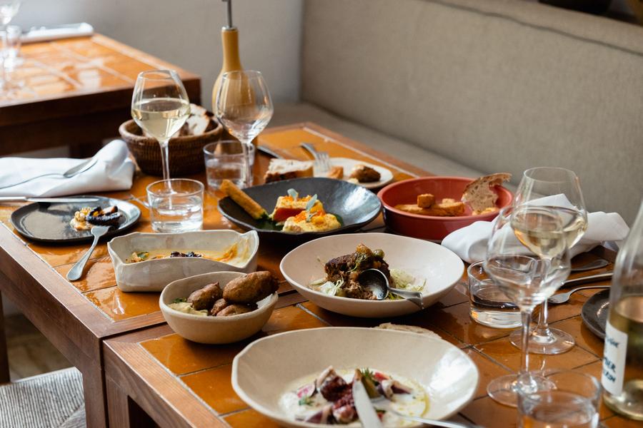 Ein Restaurant oder Bistro rund um Joucas finden