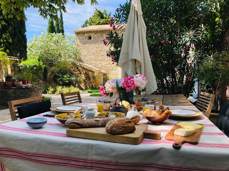 Frühstück im Mas de la Sorgue, Gästezimmer in Le Thor