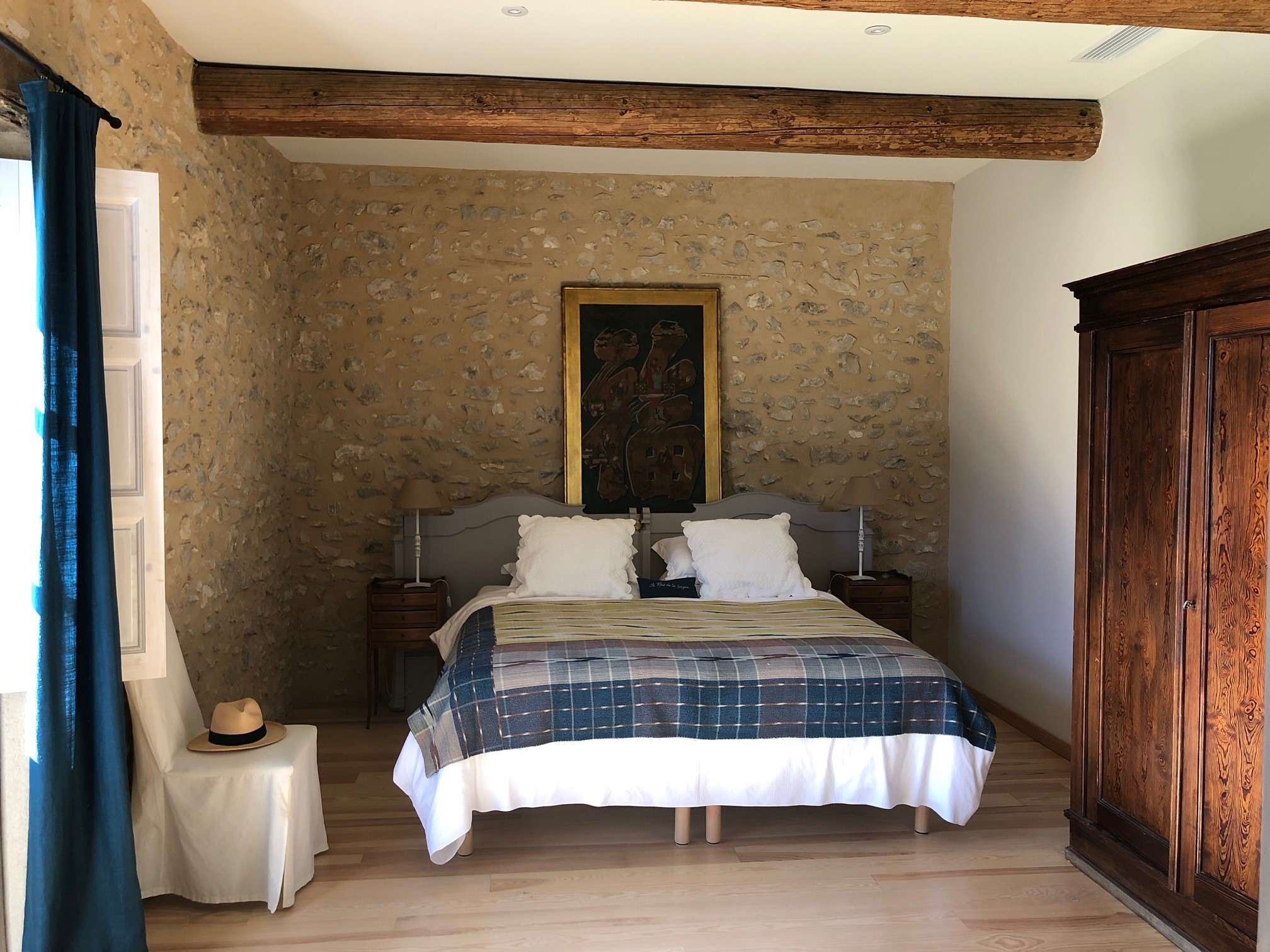 Gästezimmer Ombre im Mas de la Sorgue, helles Zimmer mit Kingsize-Bett und Gartenblick in Le Thor