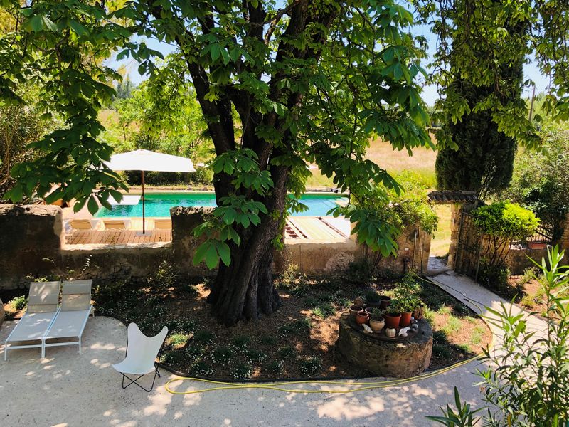 Beheizter Pool und parkähnliches Grundstück im Mas de la Sorgue