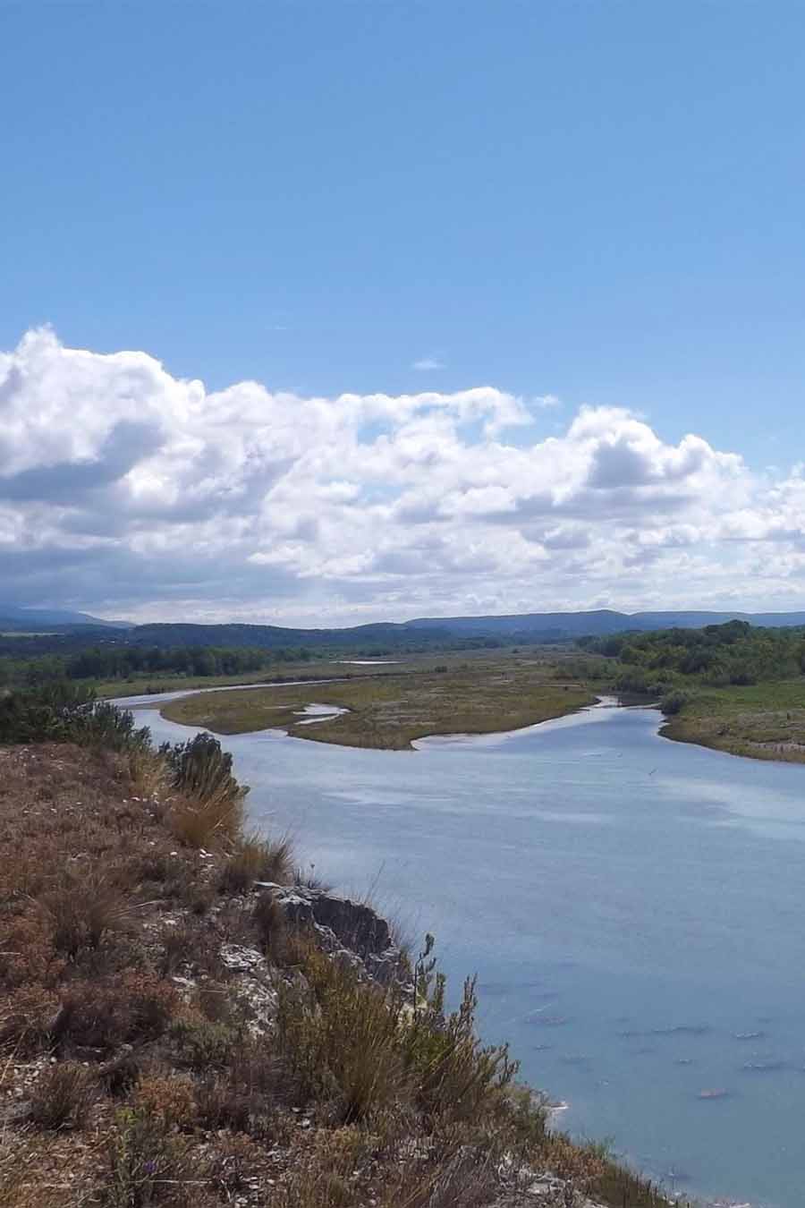 Panoramablick auf die Durance vom Aussichtspunkt La Garrigue in Mérindol