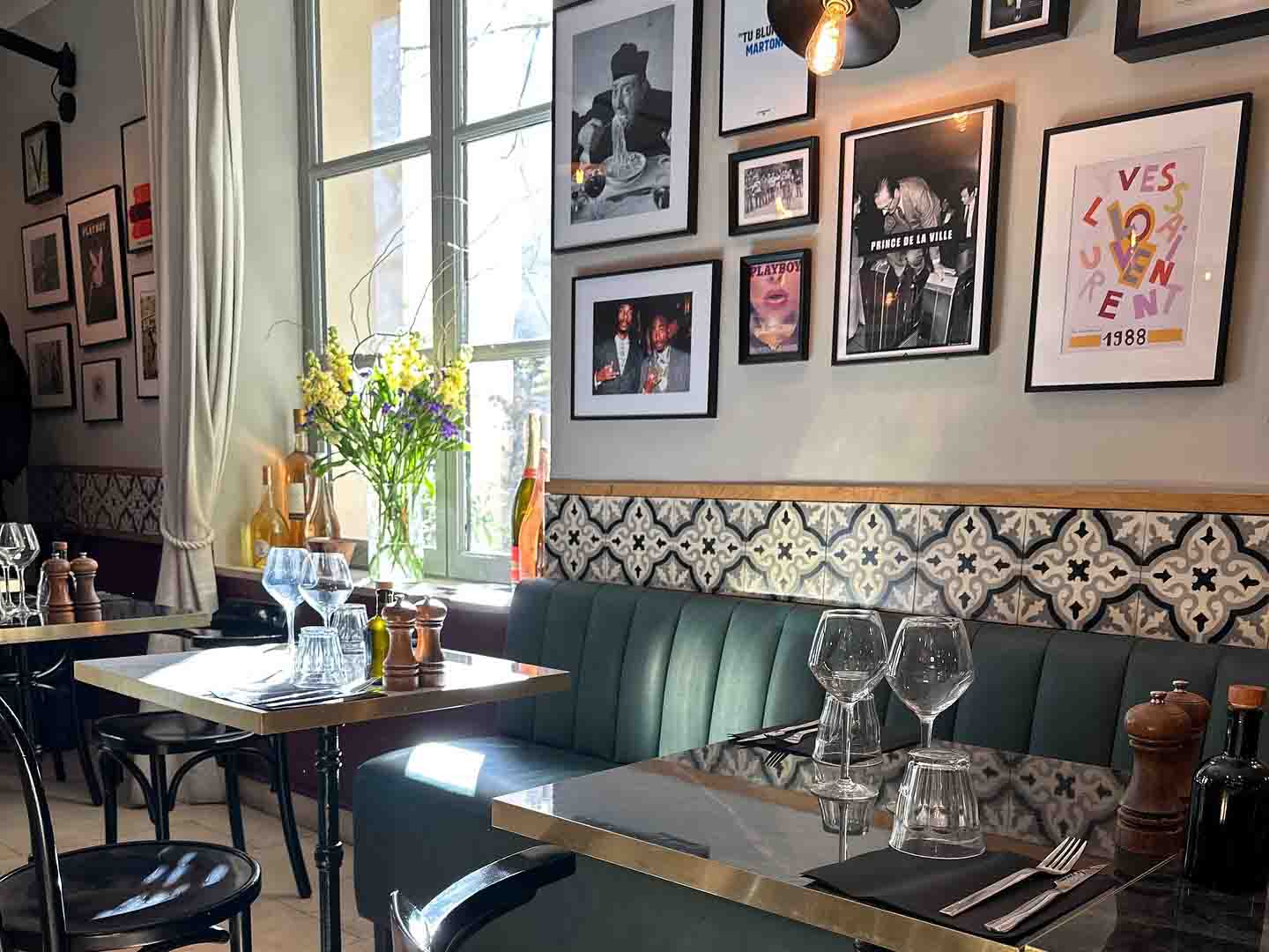Gemütlicher Innenraum der Brasserie L'Insolite
