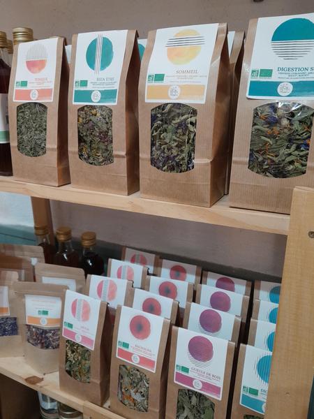 Kräutertees, Honig und handwerkliche Leckereien bei WooDS Life Atelier Auswahl an Kräutertees, Honig und handwerklichen Feinkostprodukten bei WooDS Life Atelier in Cavaillon