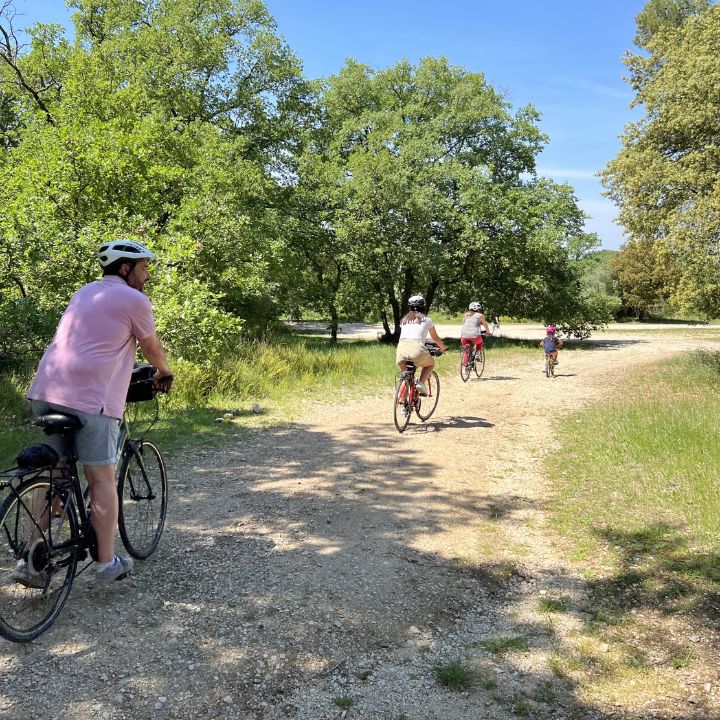 Radfahren mit der Familie im Luberon
