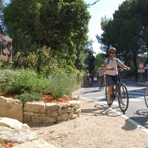 Verbindung L’Isle-sur-la-Sorgue, Lagnes und Robion