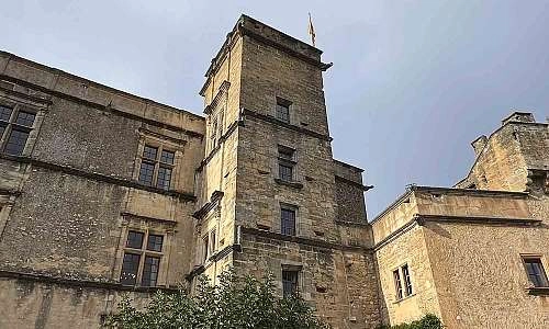 château-lourmarin-façade.jpg