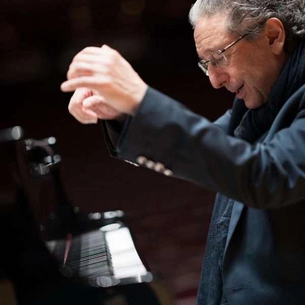 Klavierabend von Jean-Marc Luisada im Château Saint-Pierre de Méjans