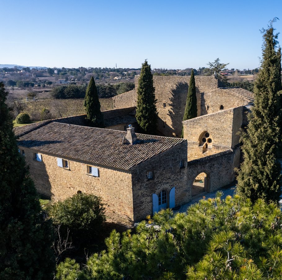 Priorat Saint-Pierre de Méjean in Puyvert