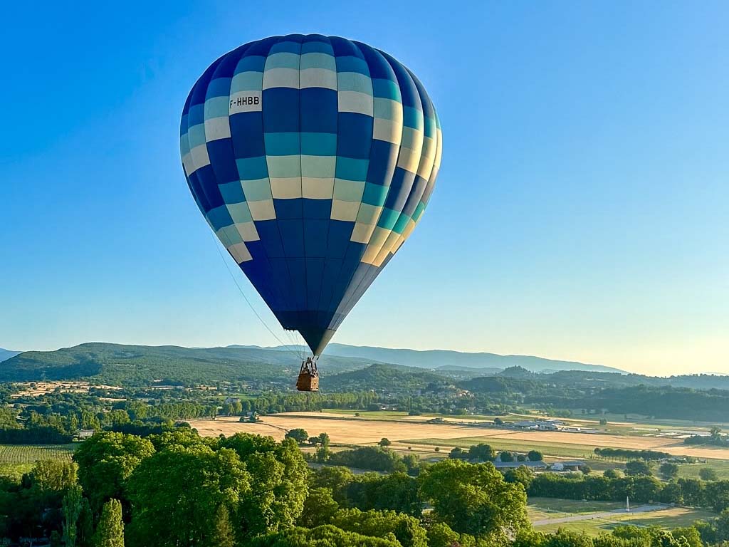 Heißluftballonfahrt im Luberon bei Sonnenaufgang