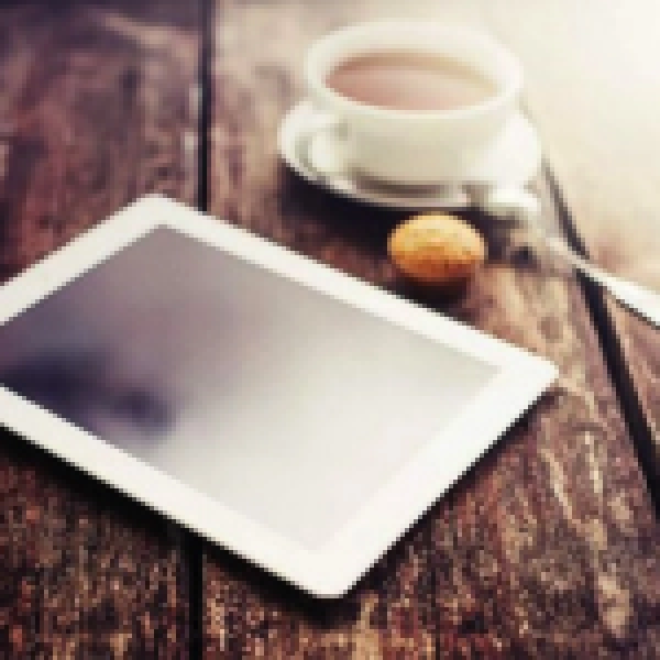 Kaffee, Tablets und Smartphones in Cavaillon