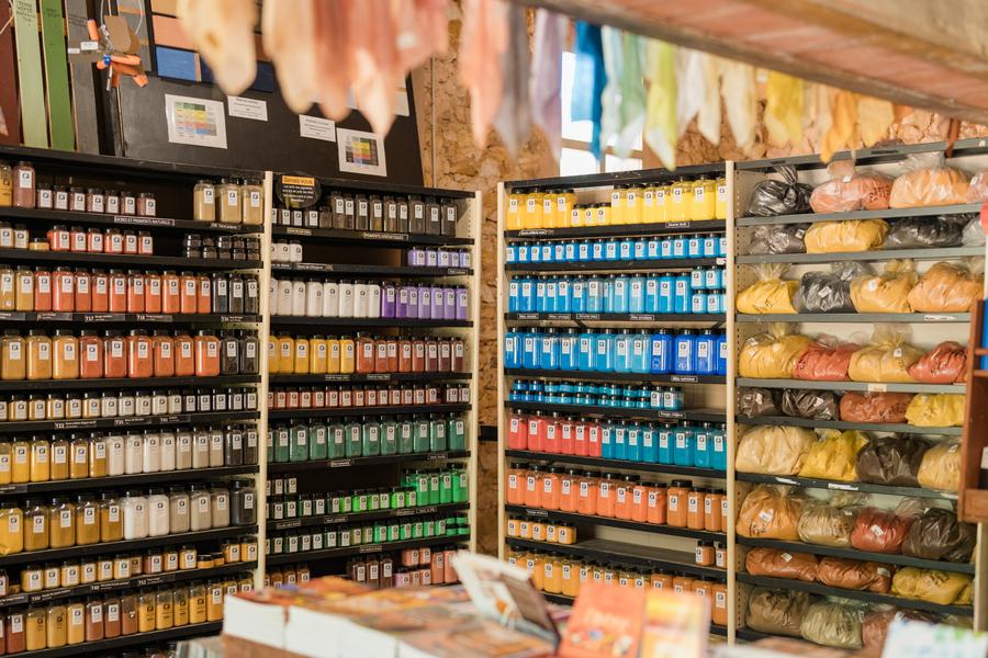 Pigmentgeschäft, Naturerde- und Fachbuchhandlung in Ôkhra im Roussillon