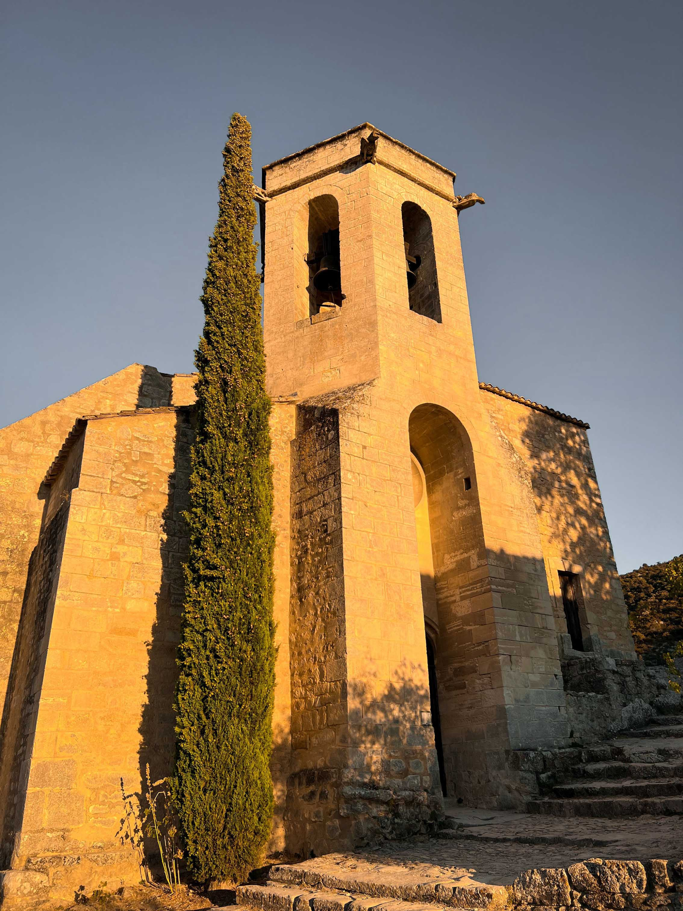Programm der Sommerführungen im Luberon mit geführten Besichtigungen, Naturwanderungen und Abendführungen