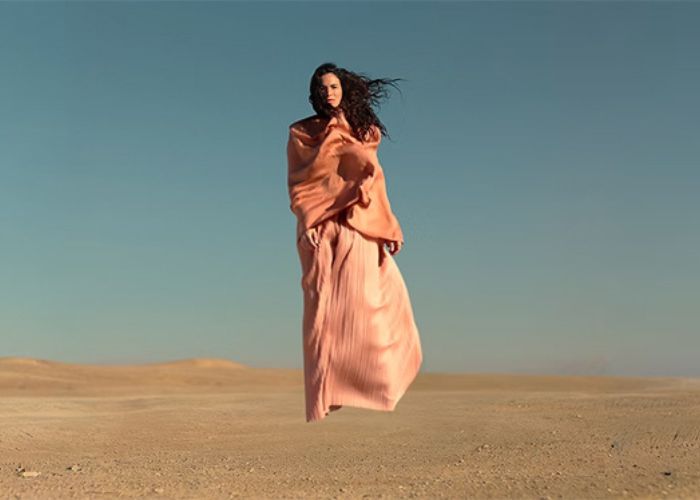 Yael Naïm im Konzert beim Festival de Gordes 2026 mit ihrem Album Solaire