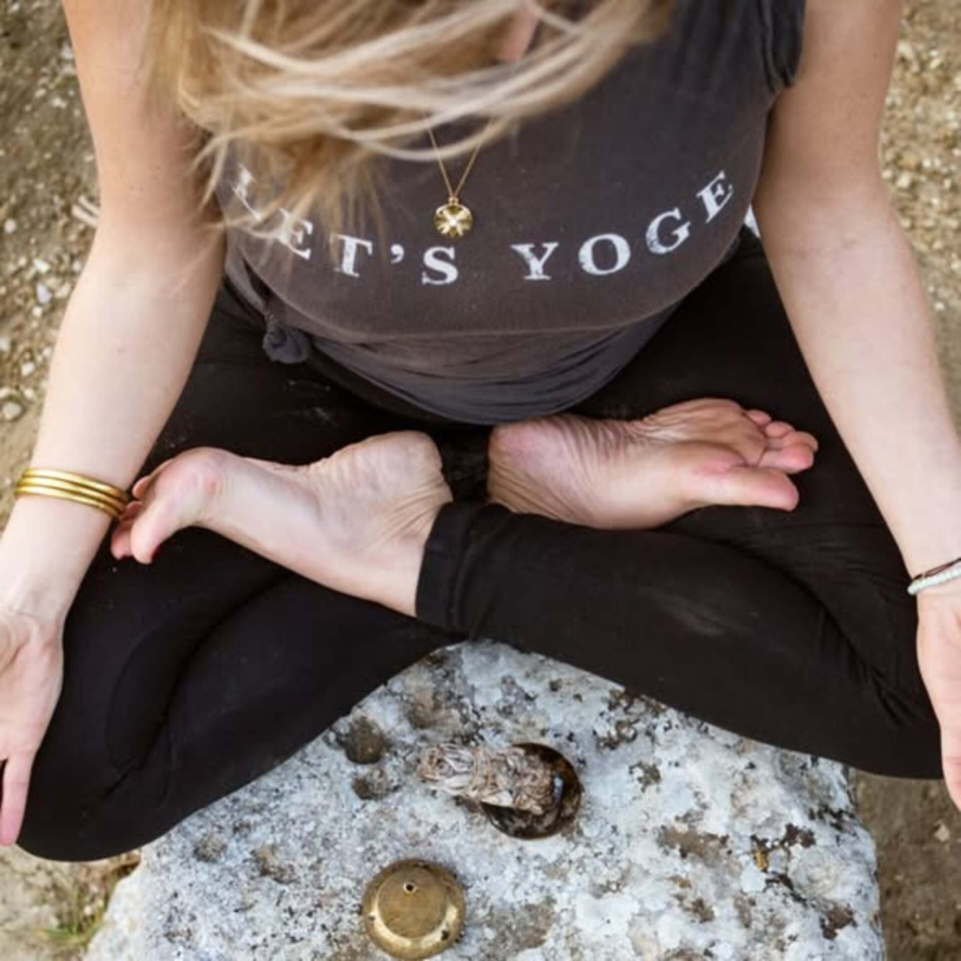 Yoga im Freien in Oppède-le-Vieux Yogastunde im Freien mit Blick auf den Luberon in Oppède-le-Vieux