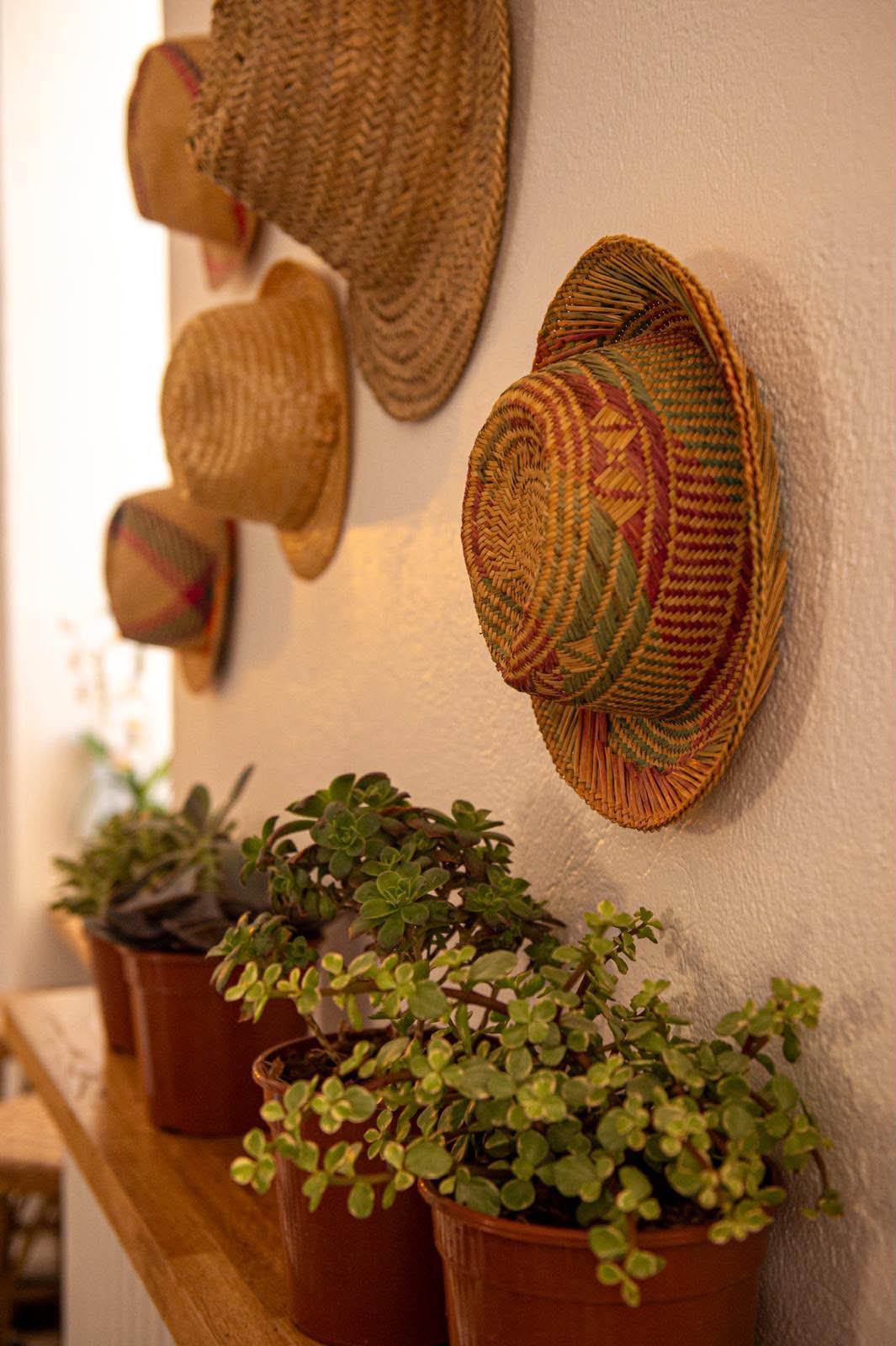 Dekorative Details und ausgewählte Fundstücke bei Maison Camille
