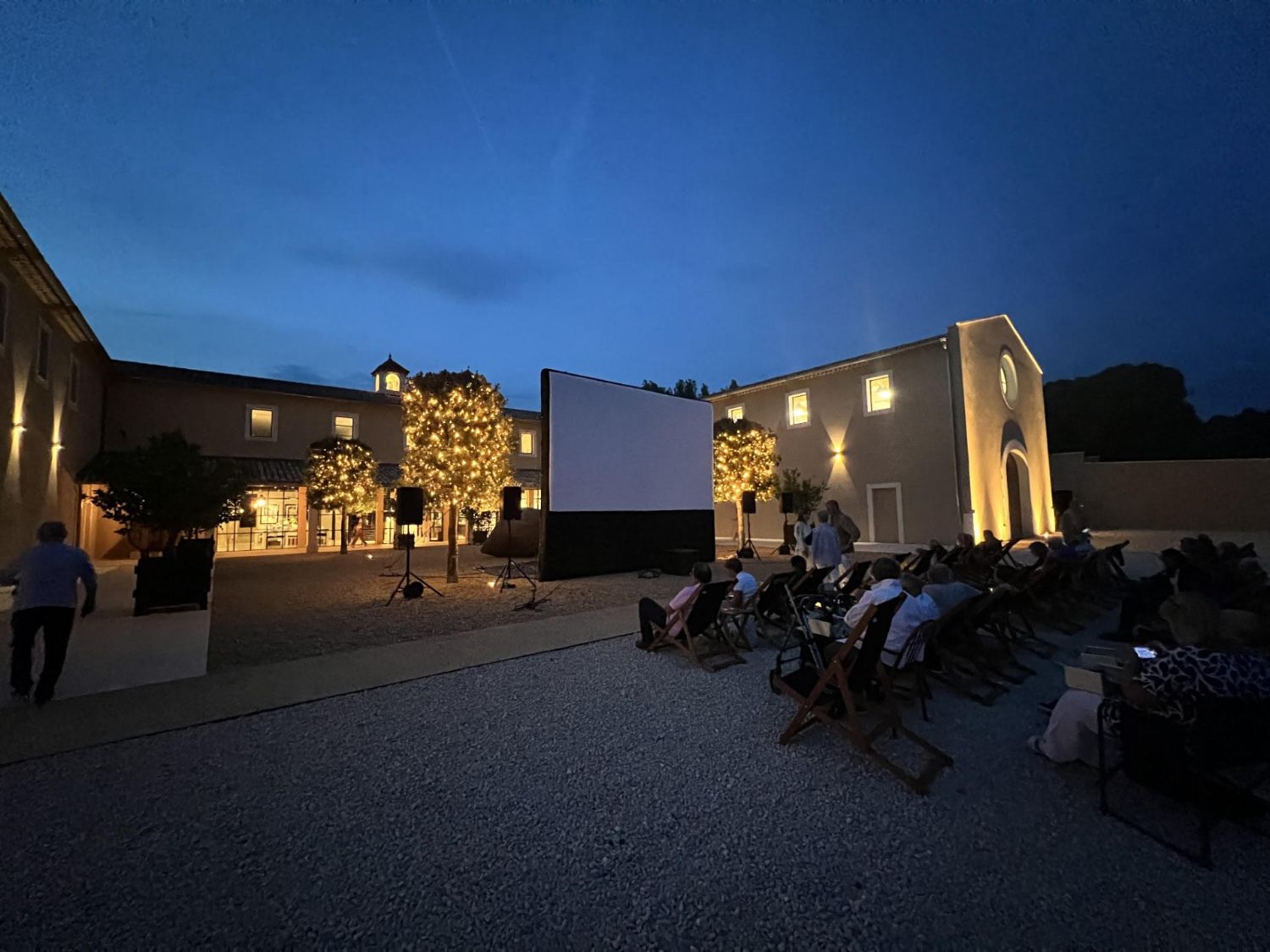 Open-Air-Kinovorstellung im Mas des Infermières im Luberon