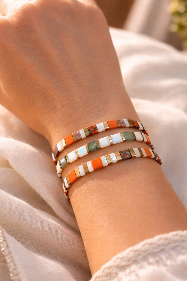 Japanische Armbänder aus Miyuki-Perlen für einen Kreativworkshop in Cavaillon