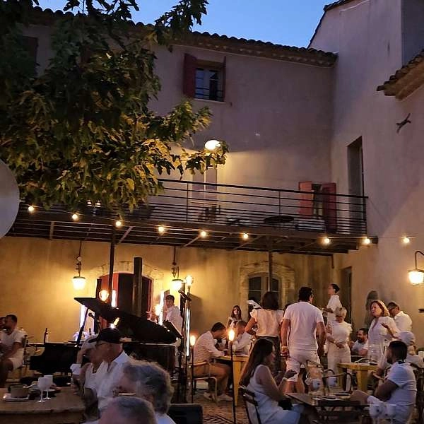 Pop’N Wine - White Party im Domaine des Peyre