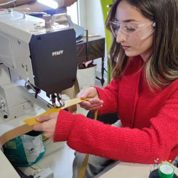 Venez fabriquer votre propre sac en cuir à La Tour d'AIgues - DE