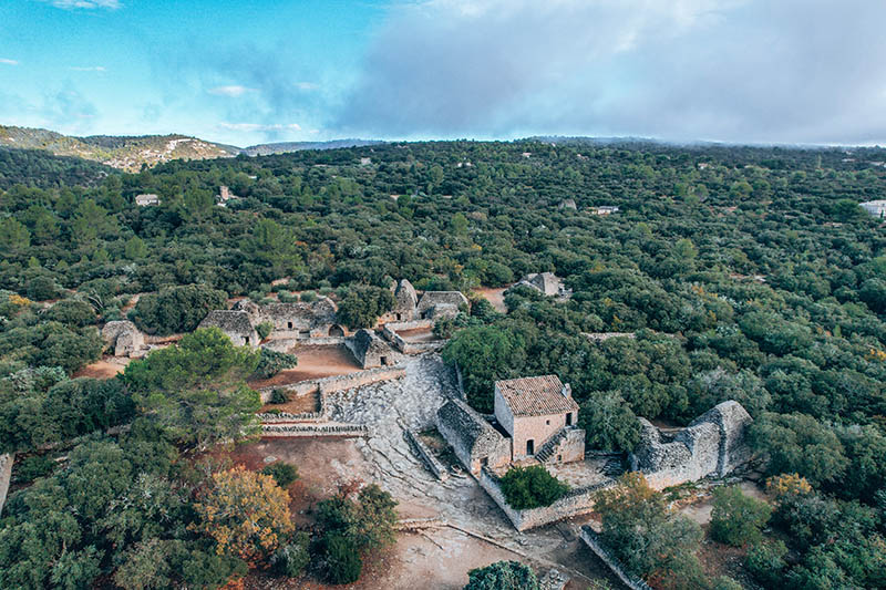 Gordes - Mineralkunst im Village des Bories Geführte Besichtigung Mineralkunst im Village des Bories in Gordes
