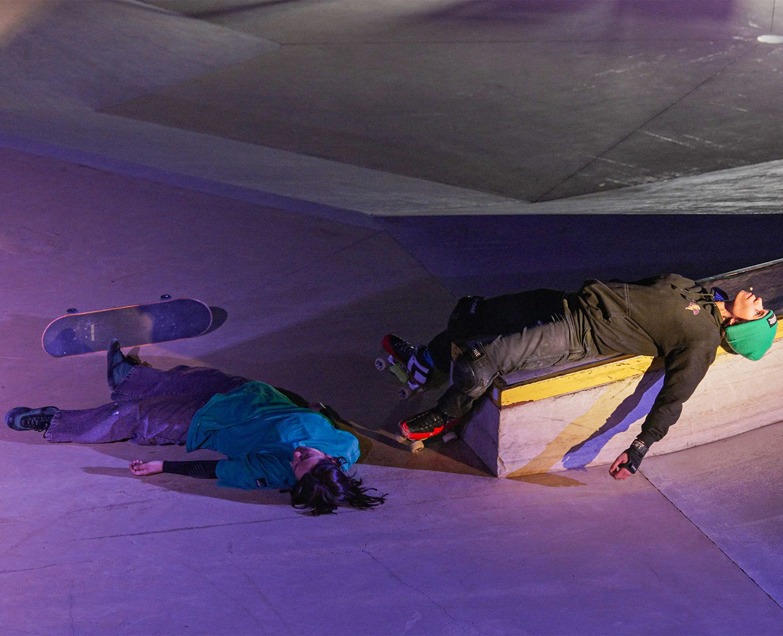 Jugend! , eine urbane Geschichte, inspiriert von Peter Pan mit Skateboarden, Rollschuhlaufen und Akrobatik