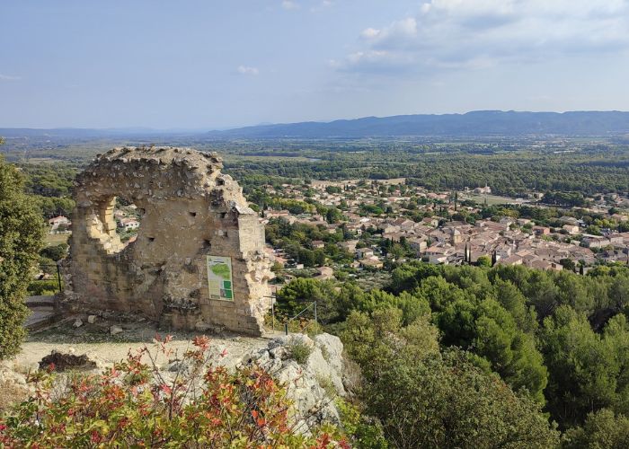 Ruinen des alten Waldenserdorfes oberhalb von Mérindol und dem Durance-Tal