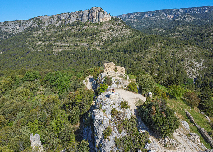 Altes Waldenserdorf von Mérindol und Landschaften des Petit Luberon