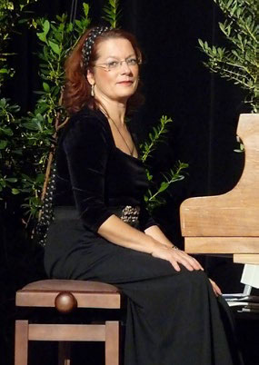 Nathalie Costecalde an der Violine bei einem Kammermusikkonzert in Cavaillon