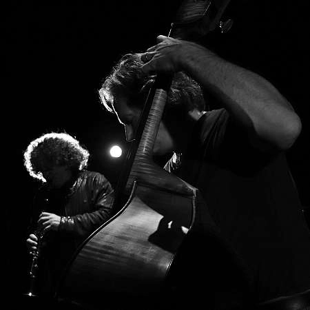 Le Funambule à Oppède: Jazzkonzert mit Sylvain Kassap und Benjamin Duboc