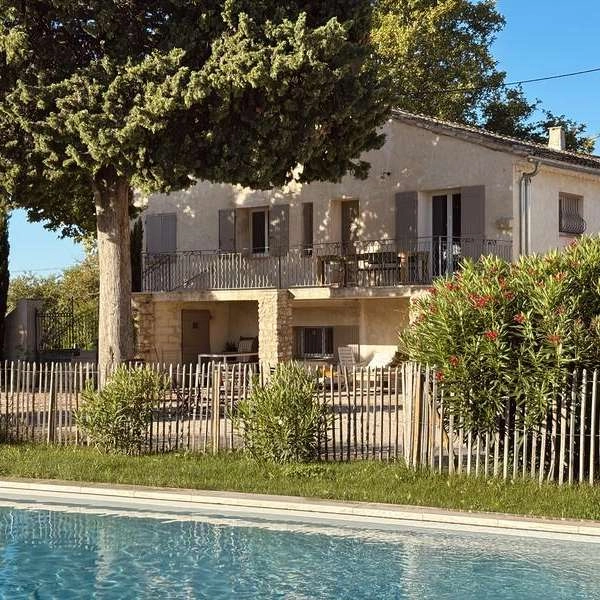 Maison Poumo, Ferienhaus mit Pool und Padel in L’Isle-sur-la-Sorgue