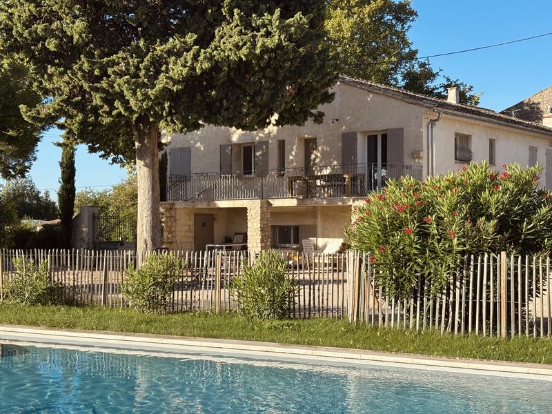 Maison Poumo mit Pool im Garten
